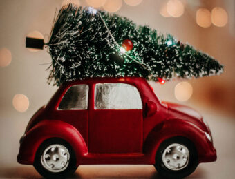 car with Christmas tree